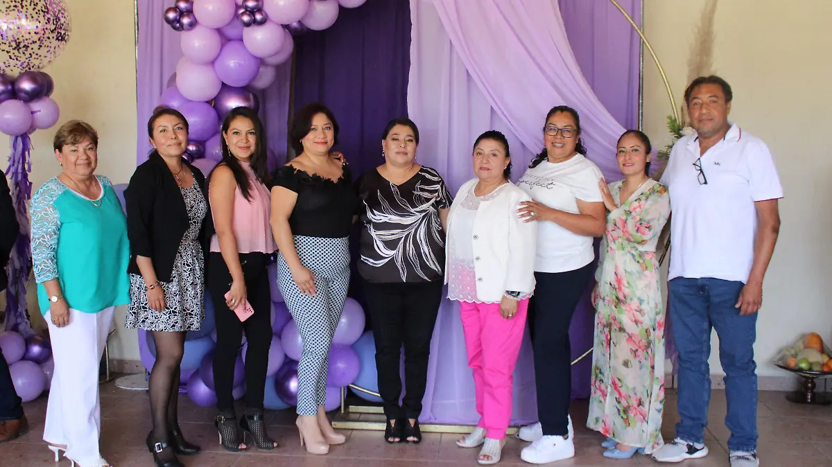 FOTO PRINCIPAL  SJR Los maestros fueron celebrados por sus companeros